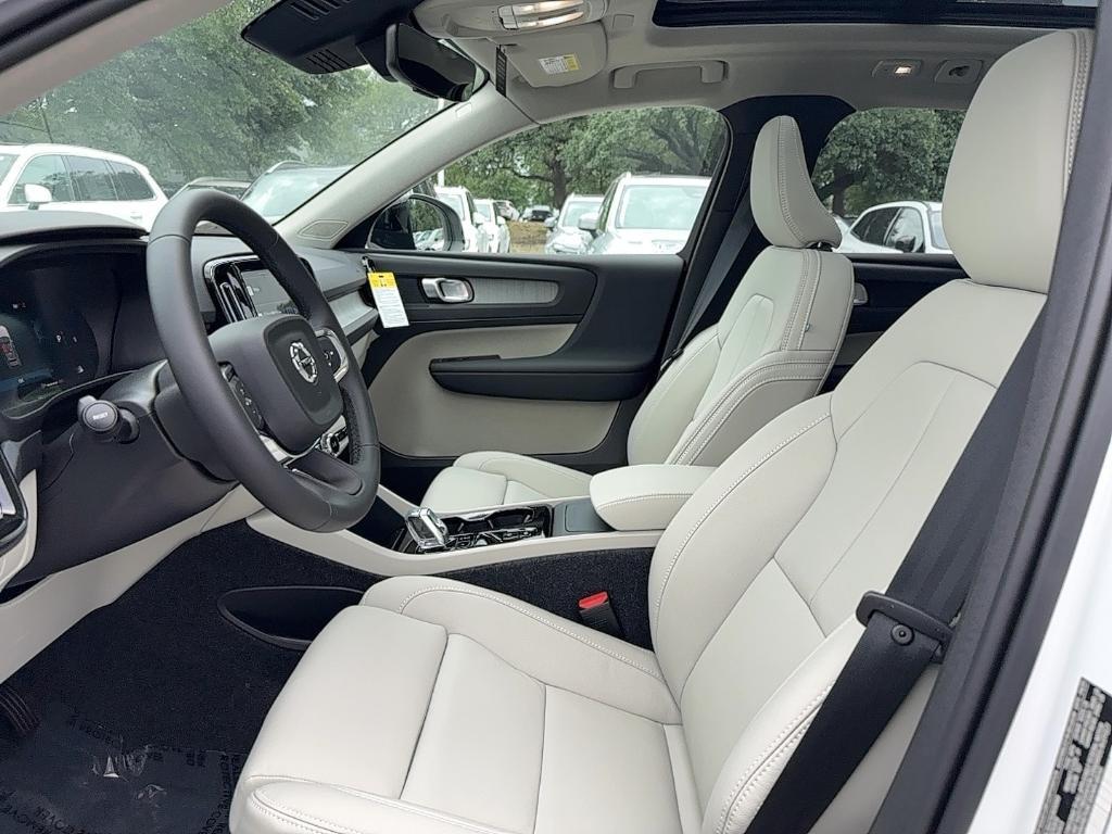 new 2025 Volvo XC40 car, priced at $47,435