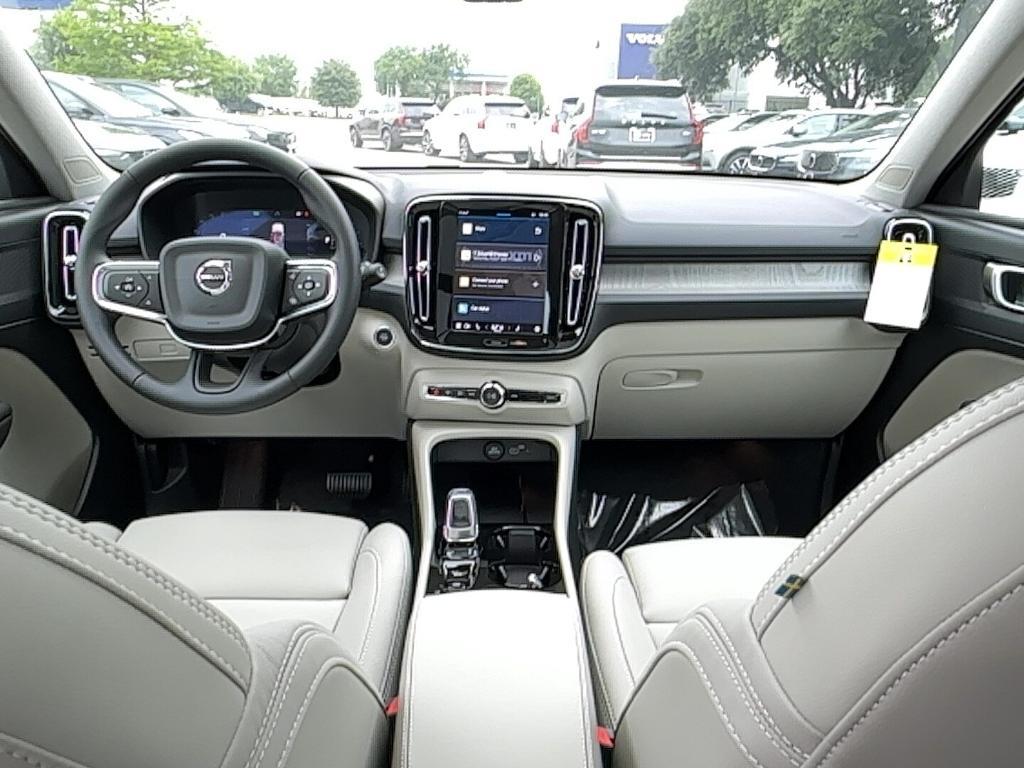 new 2025 Volvo XC40 car, priced at $47,435