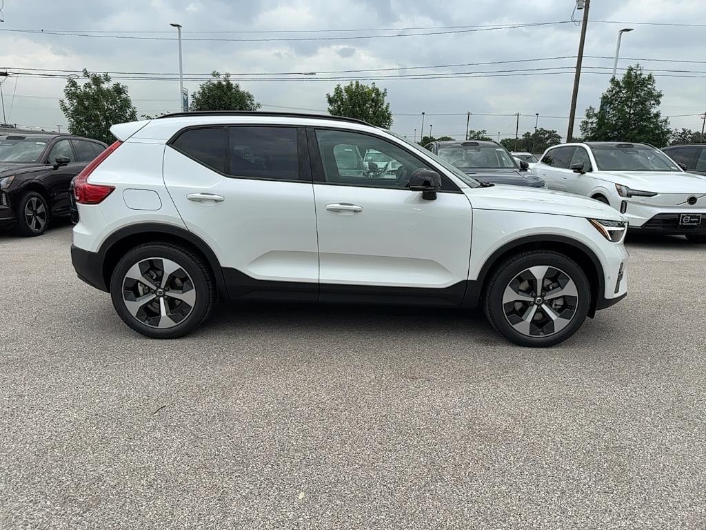 new 2025 Volvo XC40 car, priced at $47,435