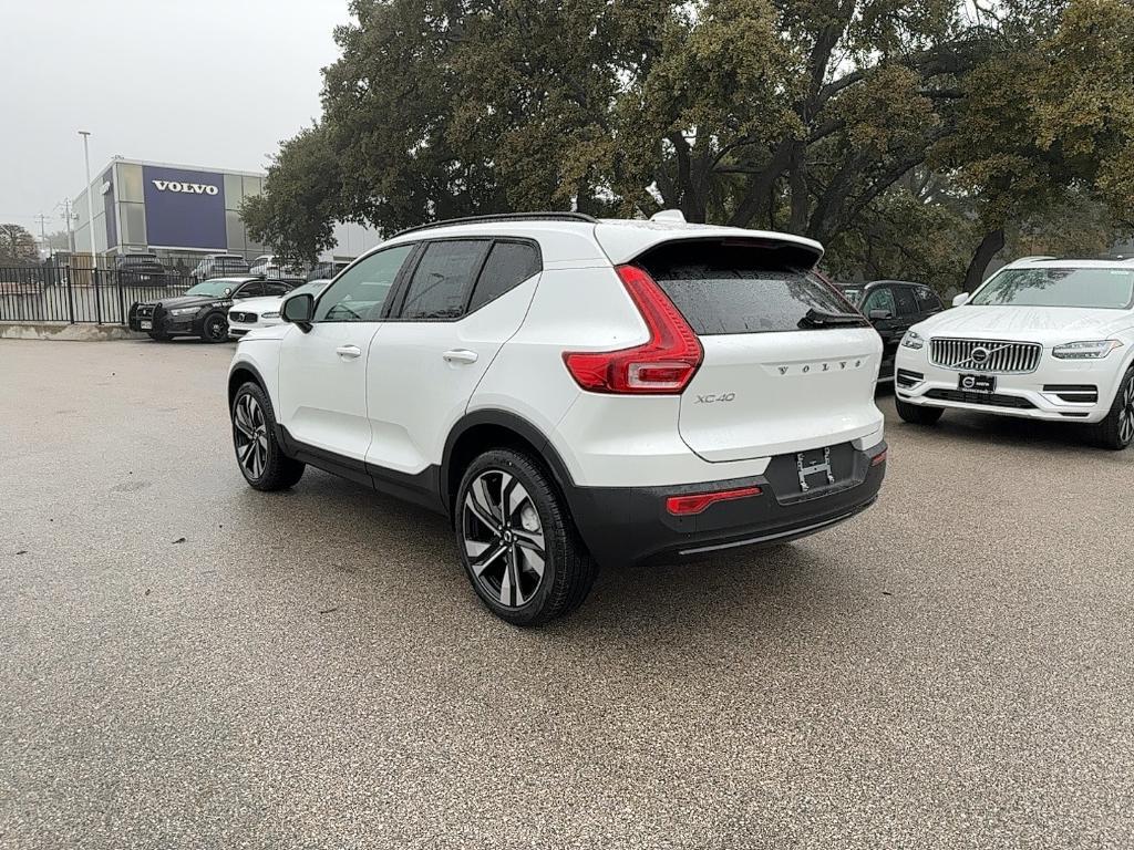 new 2025 Volvo XC40 car, priced at $48,620