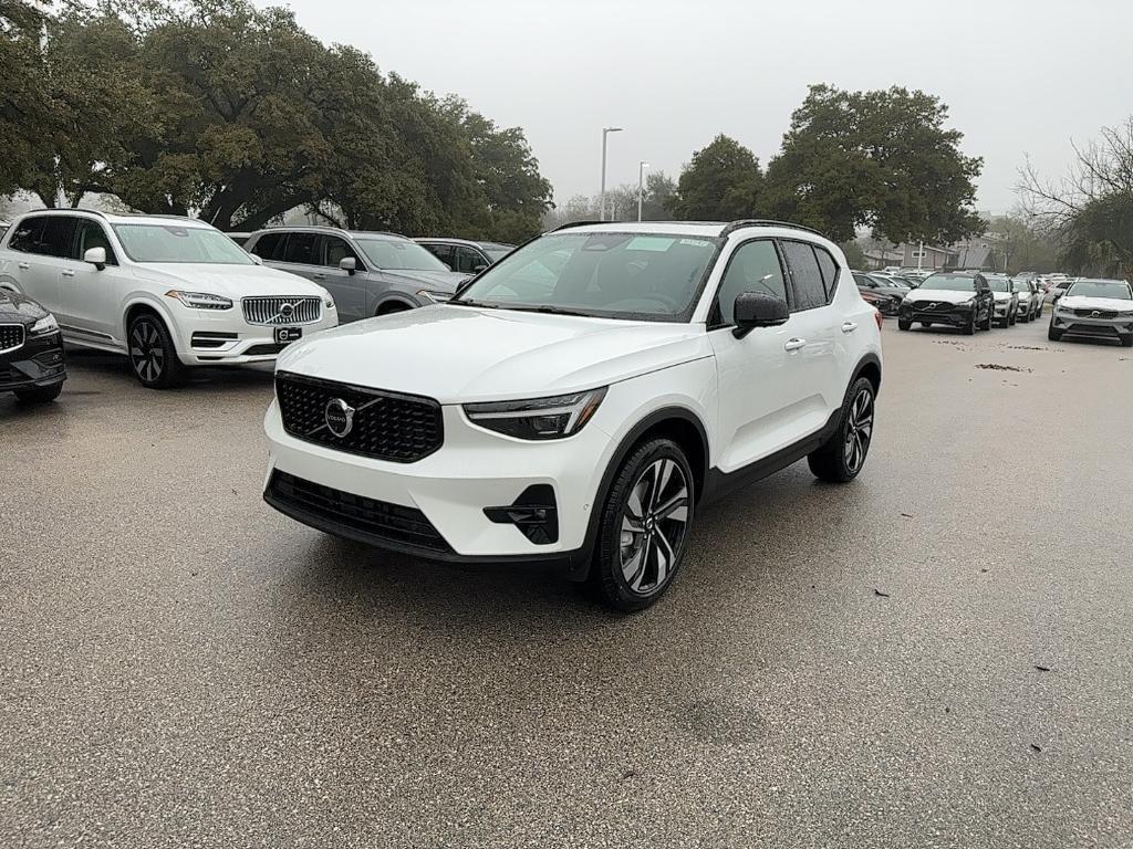 new 2025 Volvo XC40 car, priced at $48,620