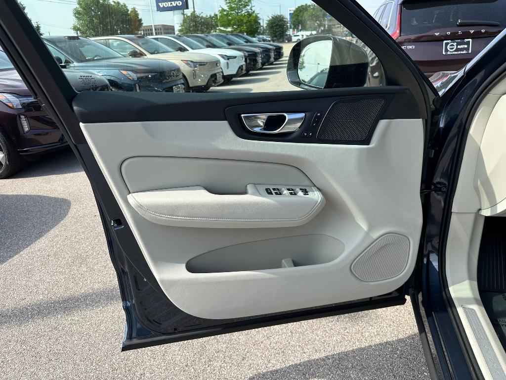 new 2025 Volvo XC60 car, priced at $57,895