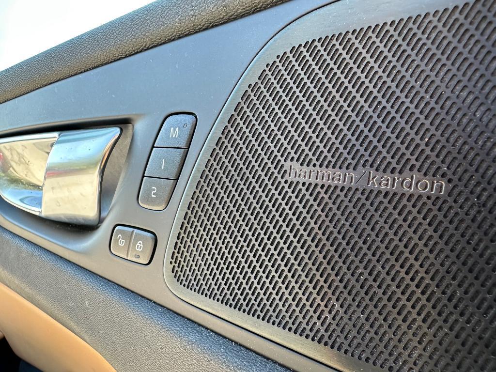 used 2021 Volvo XC60 car, priced at $29,090