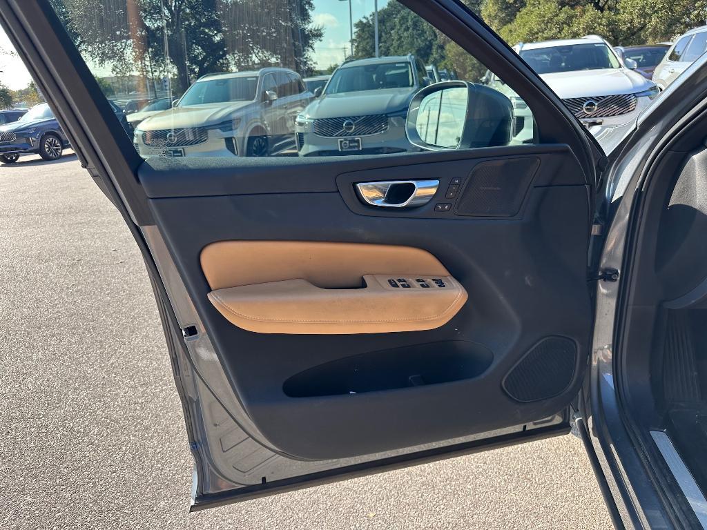 used 2021 Volvo XC60 car, priced at $29,090