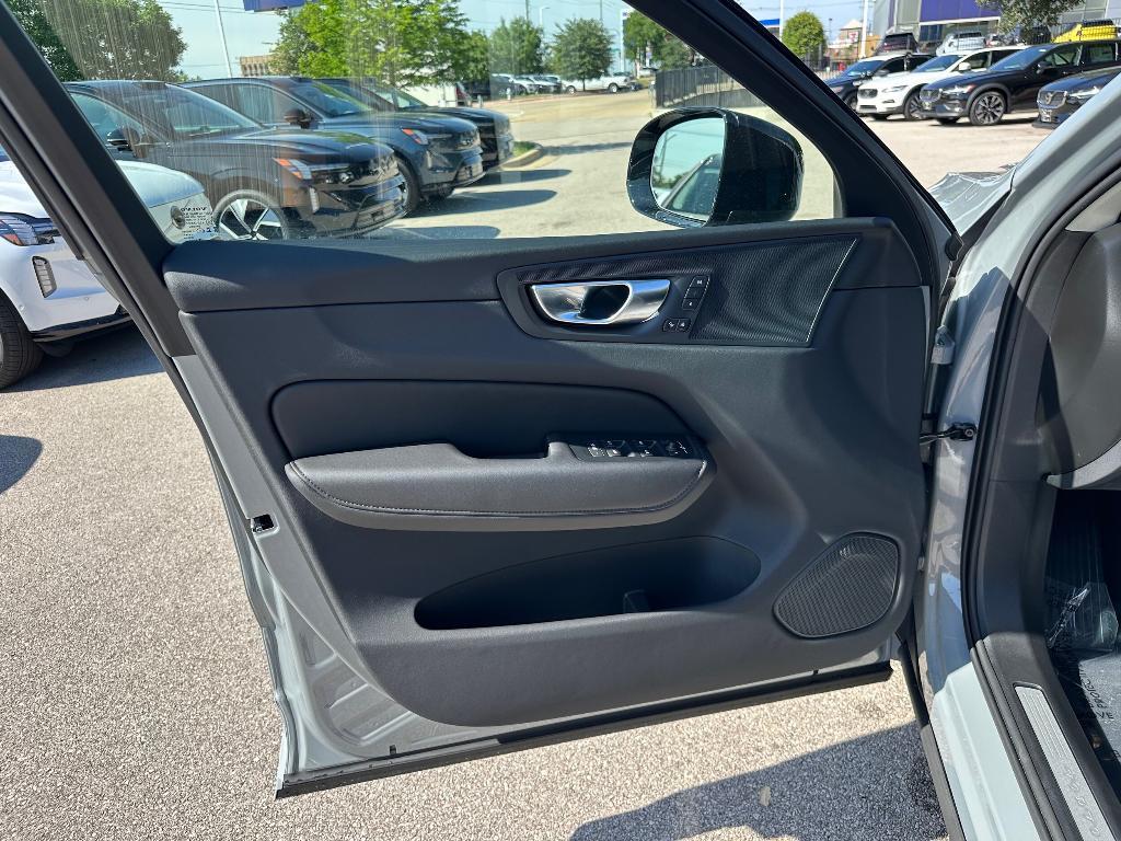 new 2025 Volvo XC60 car, priced at $55,360