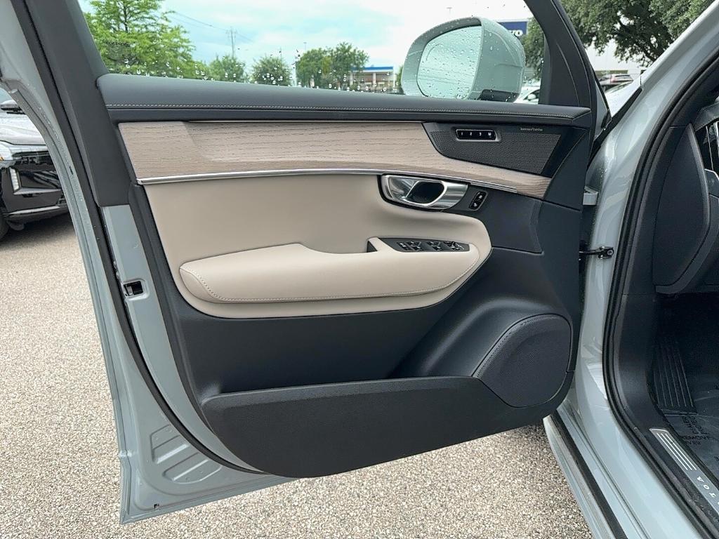 new 2025 Volvo XC90 car, priced at $69,155