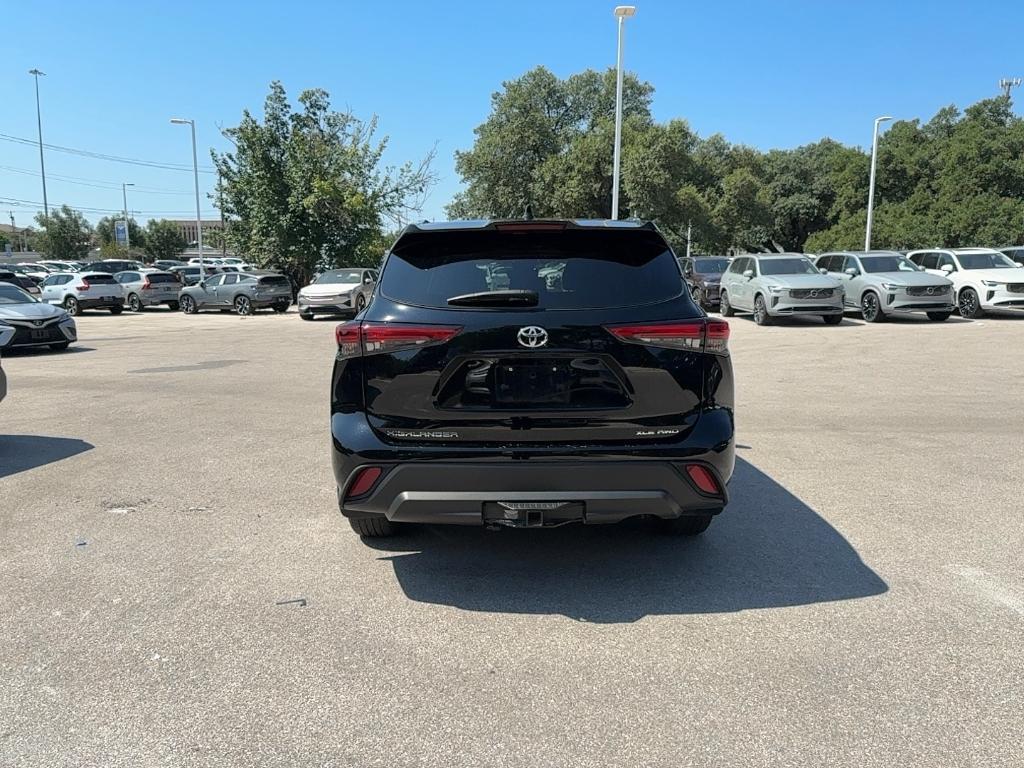 used 2021 Toyota Highlander car, priced at $35,495
