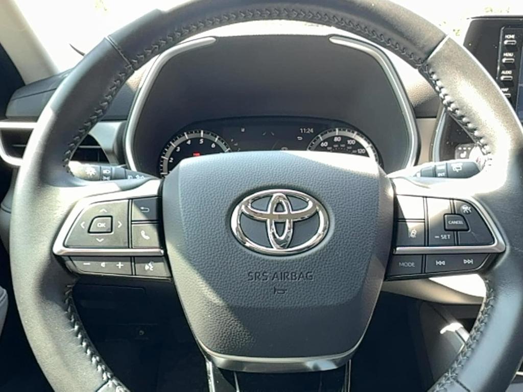 used 2021 Toyota Highlander car, priced at $35,495