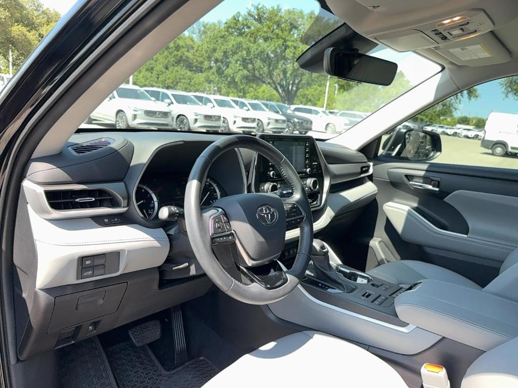 used 2021 Toyota Highlander car, priced at $35,495
