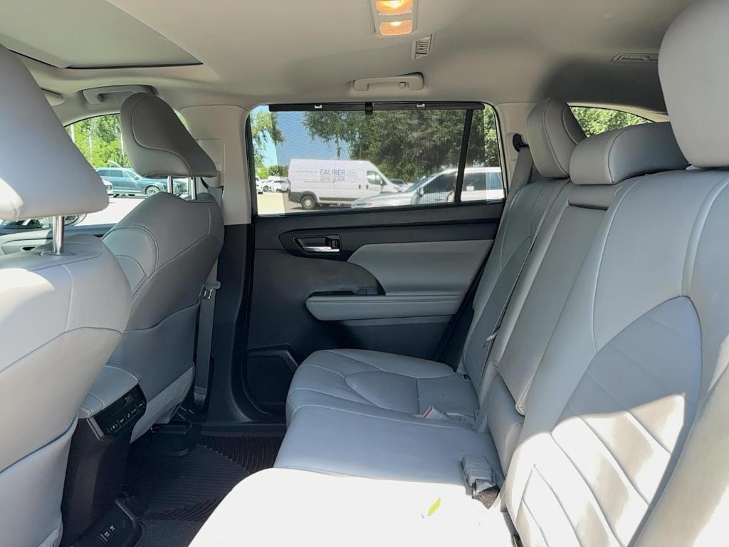 used 2021 Toyota Highlander car, priced at $35,495