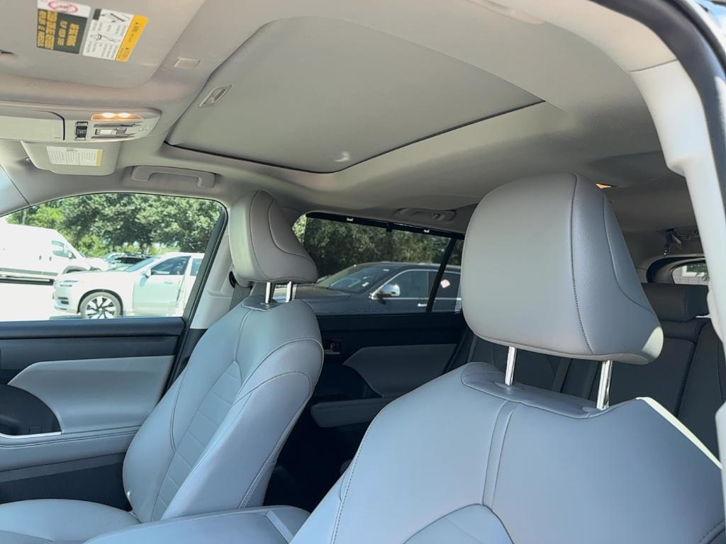 used 2021 Toyota Highlander car, priced at $35,495