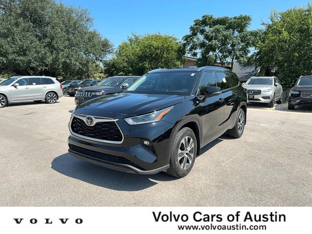 used 2021 Toyota Highlander car, priced at $35,495