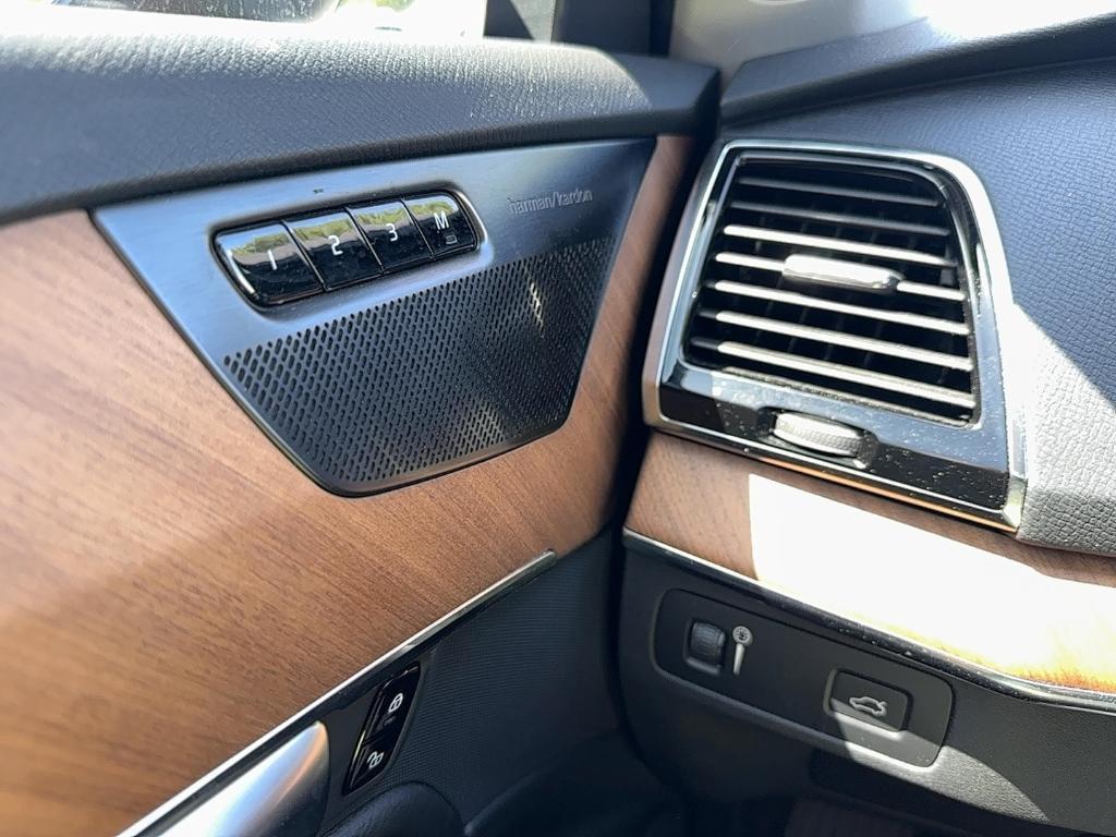 used 2022 Volvo XC90 car, priced at $45,995