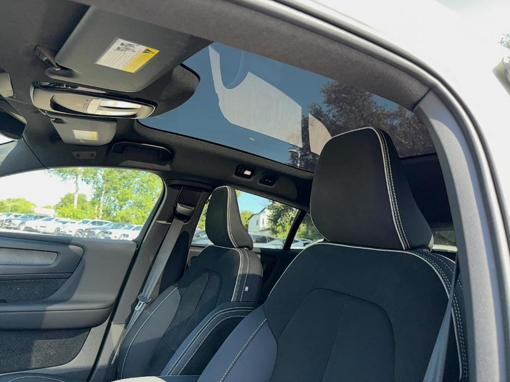used 2023 Volvo C40 Recharge Pure Electric car, priced at $31,995