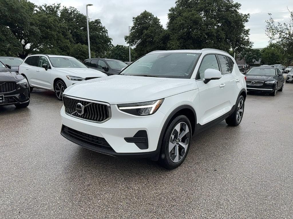 new 2025 Volvo XC40 car, priced at $46,015