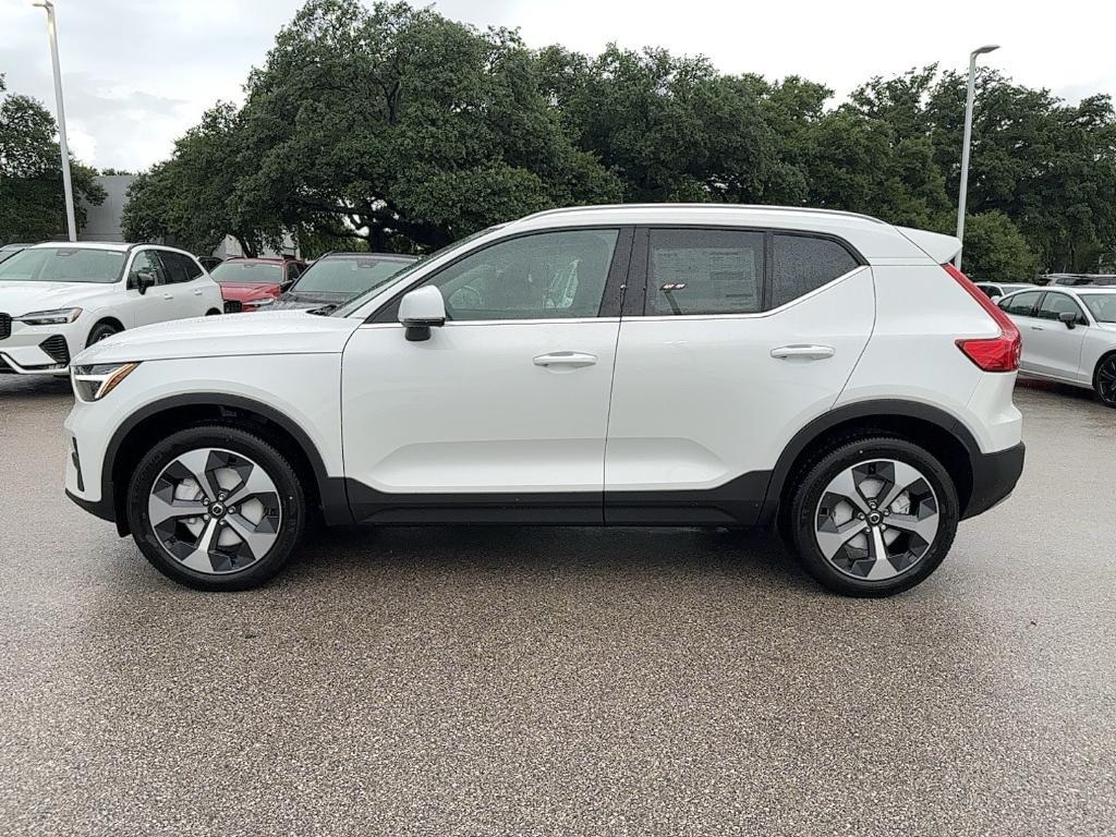 new 2025 Volvo XC40 car, priced at $46,015