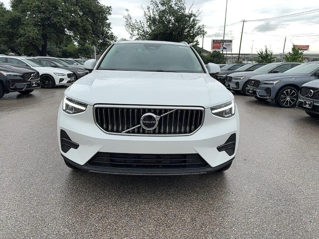 new 2025 Volvo XC40 car, priced at $46,015