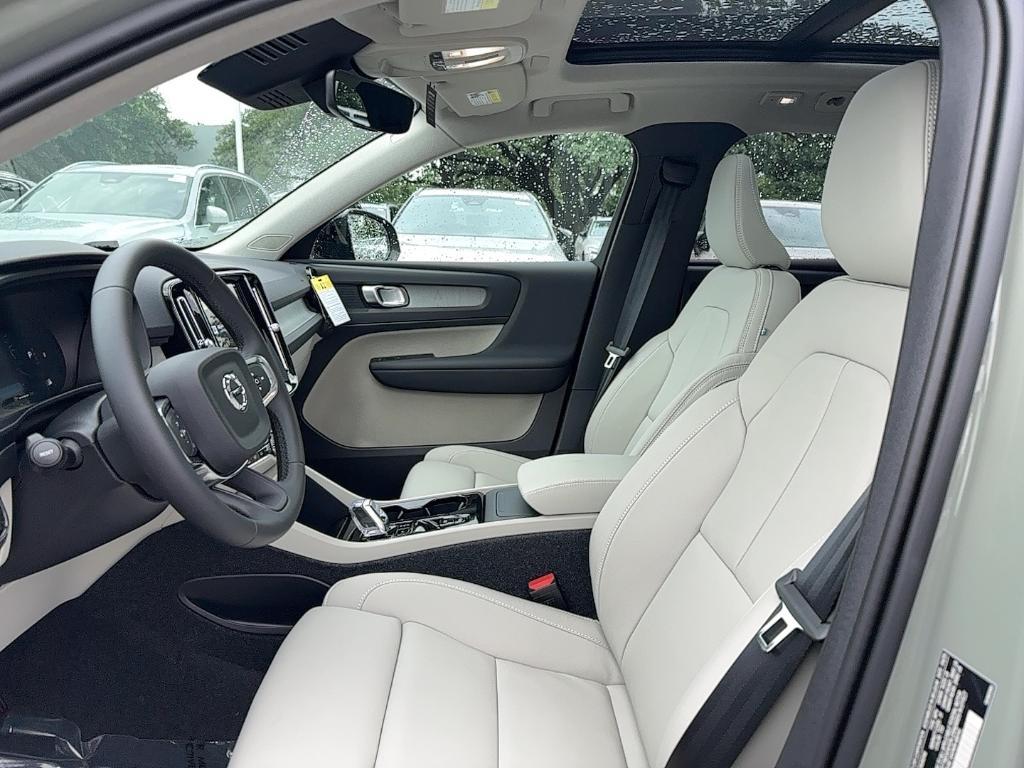 new 2025 Volvo XC40 car, priced at $49,810
