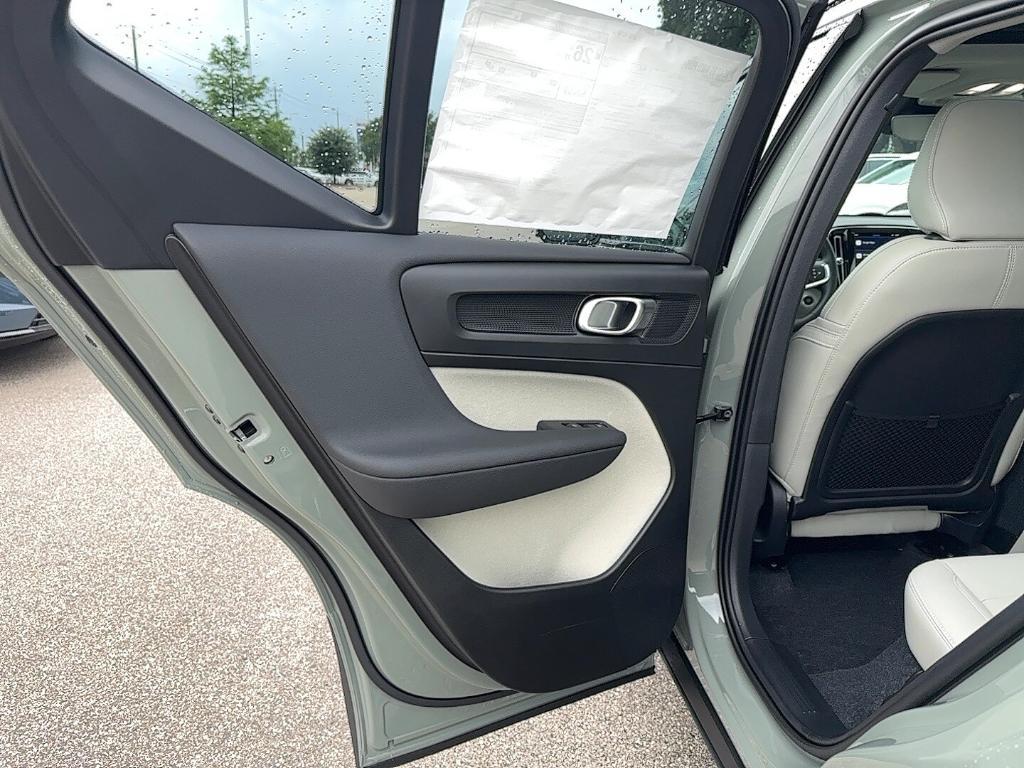 new 2025 Volvo XC40 car, priced at $49,810