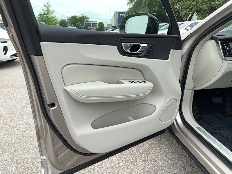new 2025 Volvo XC60 car, priced at $52,860