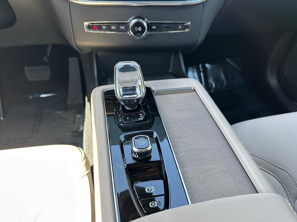 new 2025 Volvo XC90 car, priced at $65,555