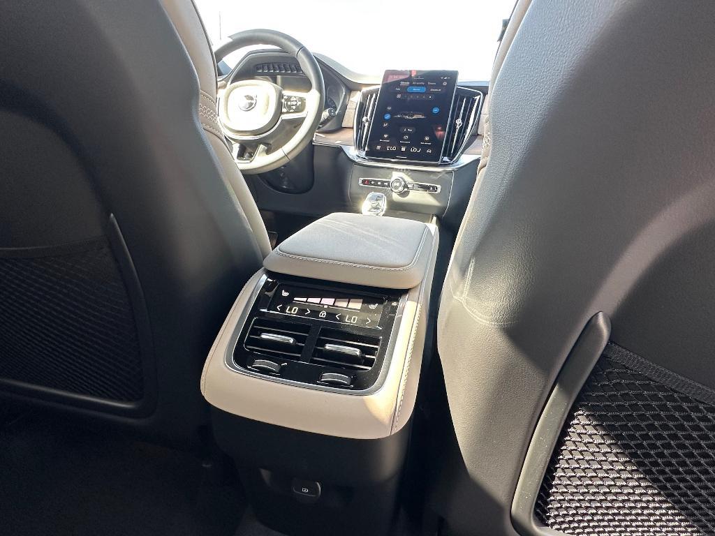 new 2026 Volvo XC90 car, priced at $71,825