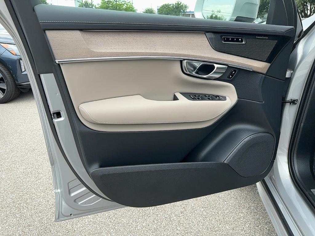 new 2025 Volvo XC90 car, priced at $69,155