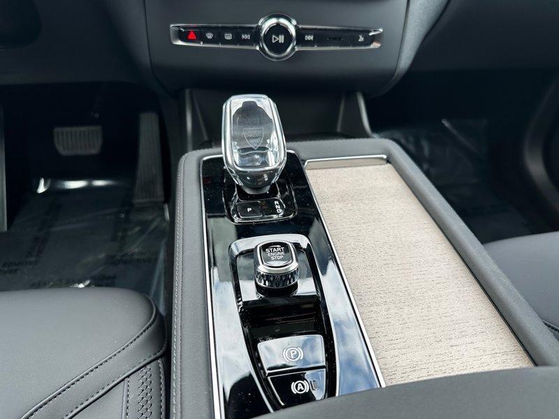 new 2025 Volvo XC90 Plug-In Hybrid car, priced at $77,895
