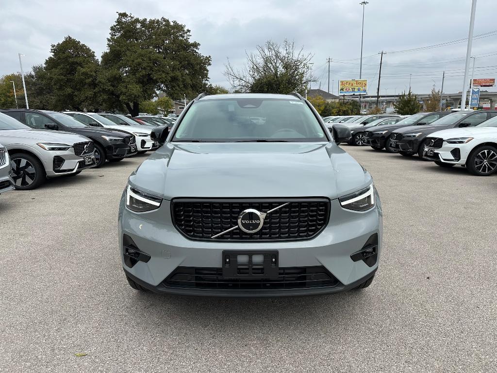 new 2025 Volvo XC40 car, priced at $51,000