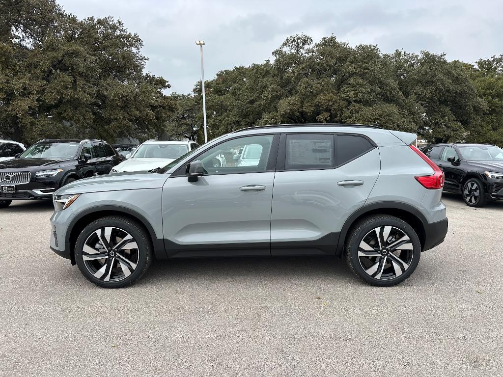 new 2025 Volvo XC40 car, priced at $51,000