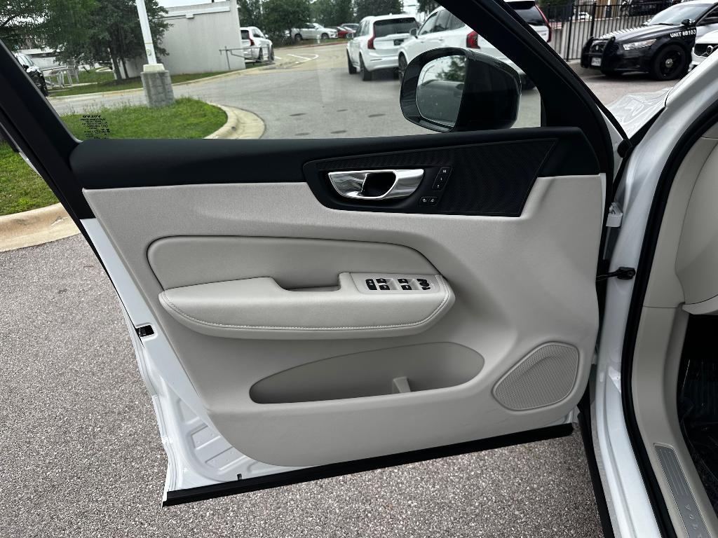 new 2025 Volvo XC60 car, priced at $55,360