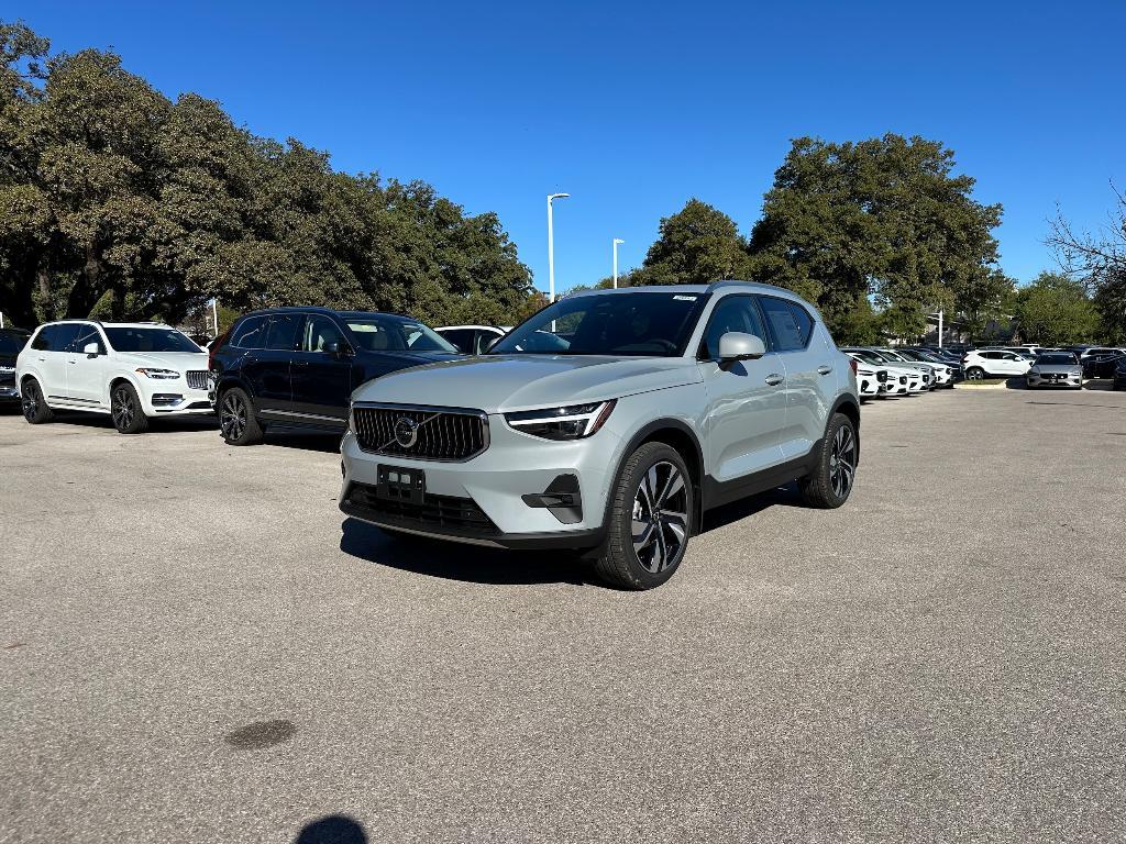 new 2025 Volvo XC40 car, priced at $49,645