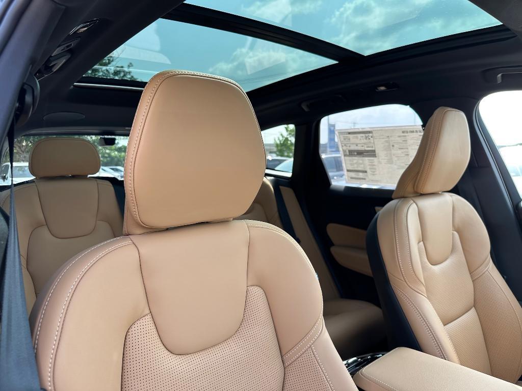 new 2025 Volvo XC60 car, priced at $62,625