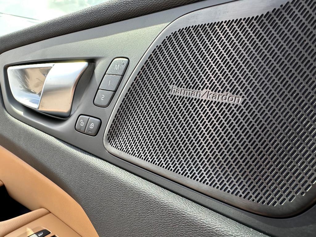 new 2025 Volvo XC60 car, priced at $60,125