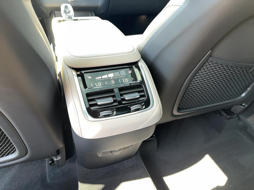 new 2025 Volvo XC90 car, priced at $65,555