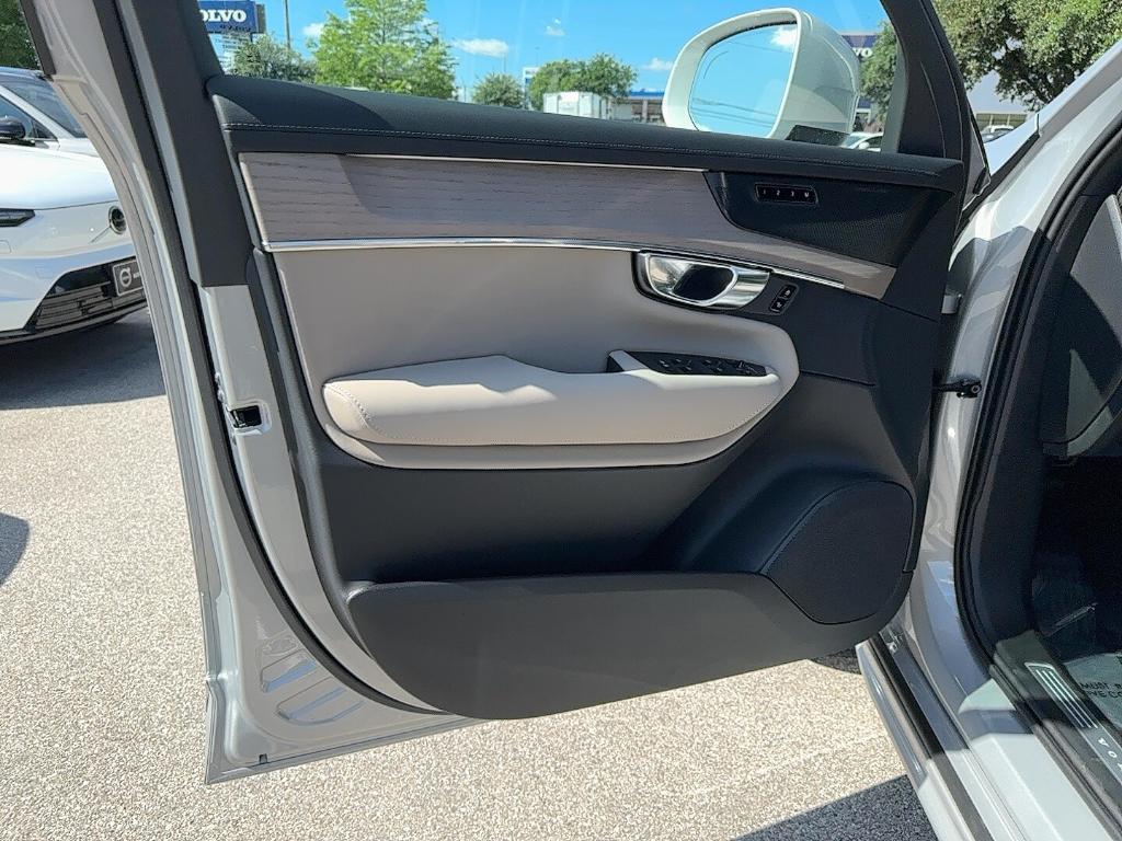 new 2025 Volvo XC90 car, priced at $65,555
