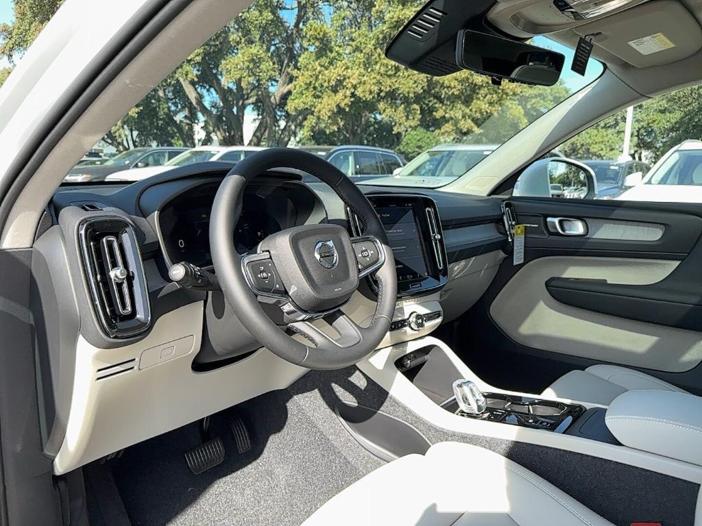 new 2025 Volvo XC40 car, priced at $52,985