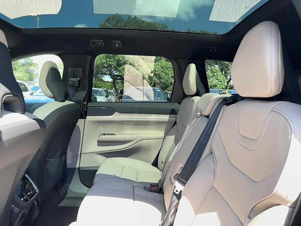 new 2025 Volvo EX90 car, priced at $83,400