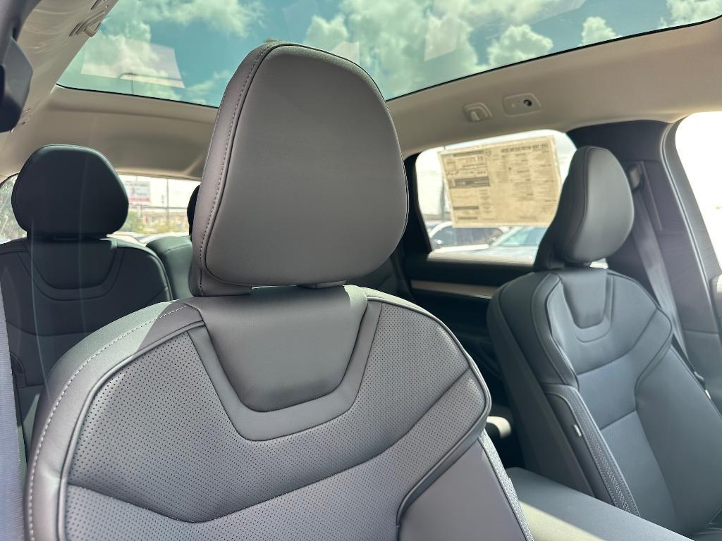 new 2025 Volvo EX90 car, priced at $90,405