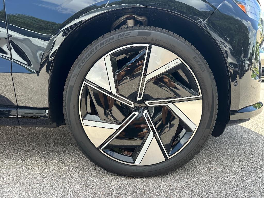 new 2025 Volvo EX90 car, priced at $90,405
