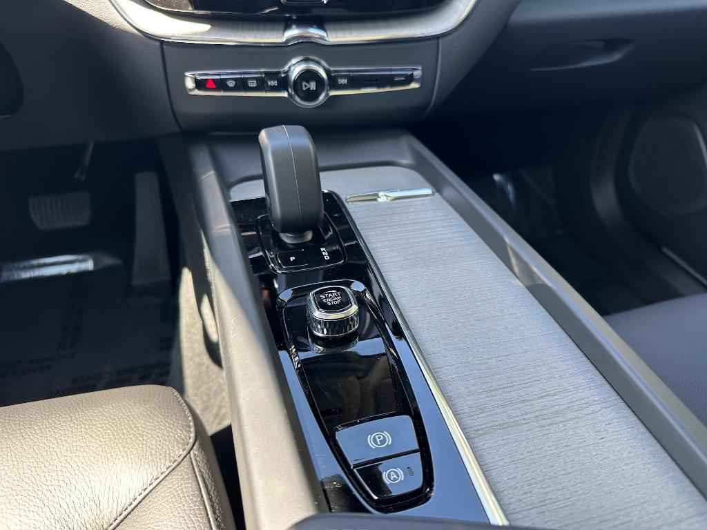 new 2025 Volvo XC60 car, priced at $54,560