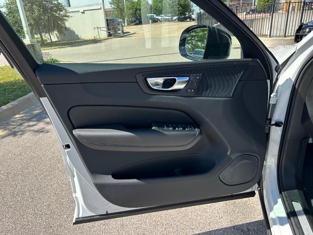 new 2025 Volvo XC60 car, priced at $54,560