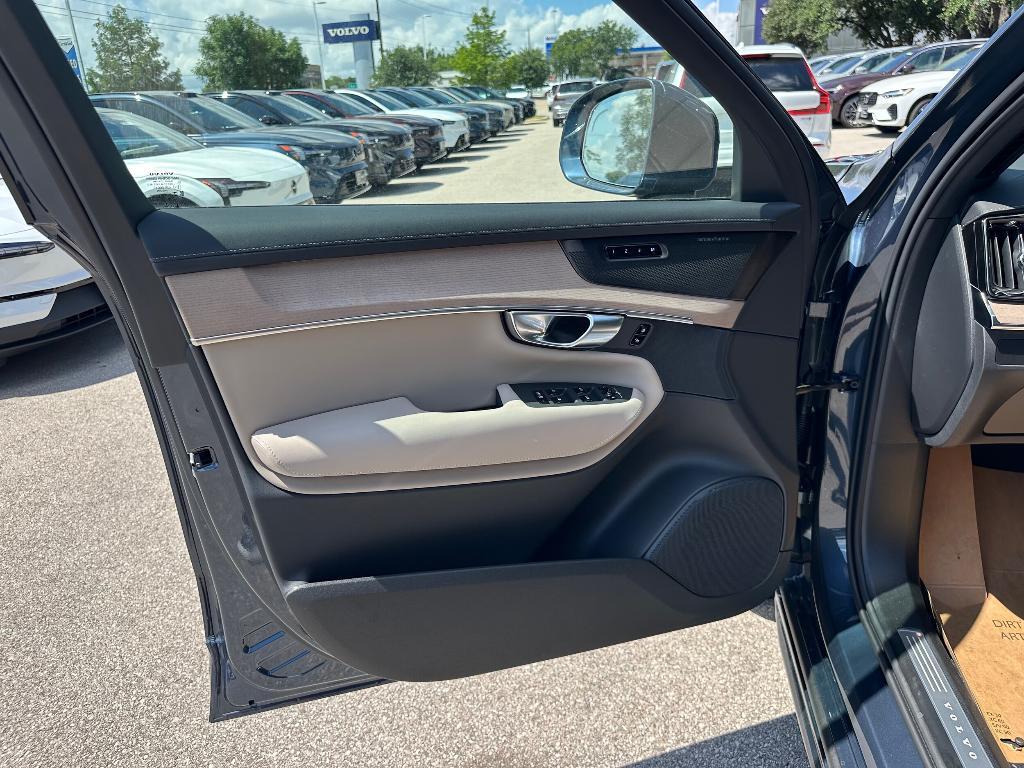 new 2026 Volvo XC90 car, priced at $85,625