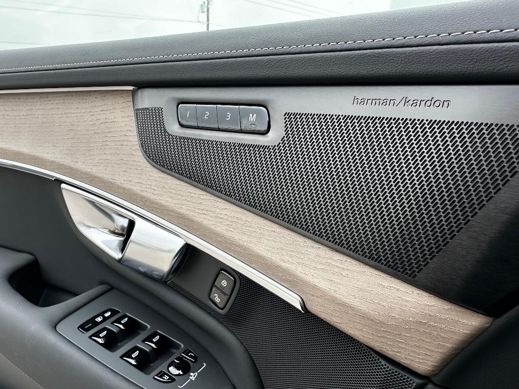 new 2025 Volvo XC90 Plug-In Hybrid car, priced at $78,805