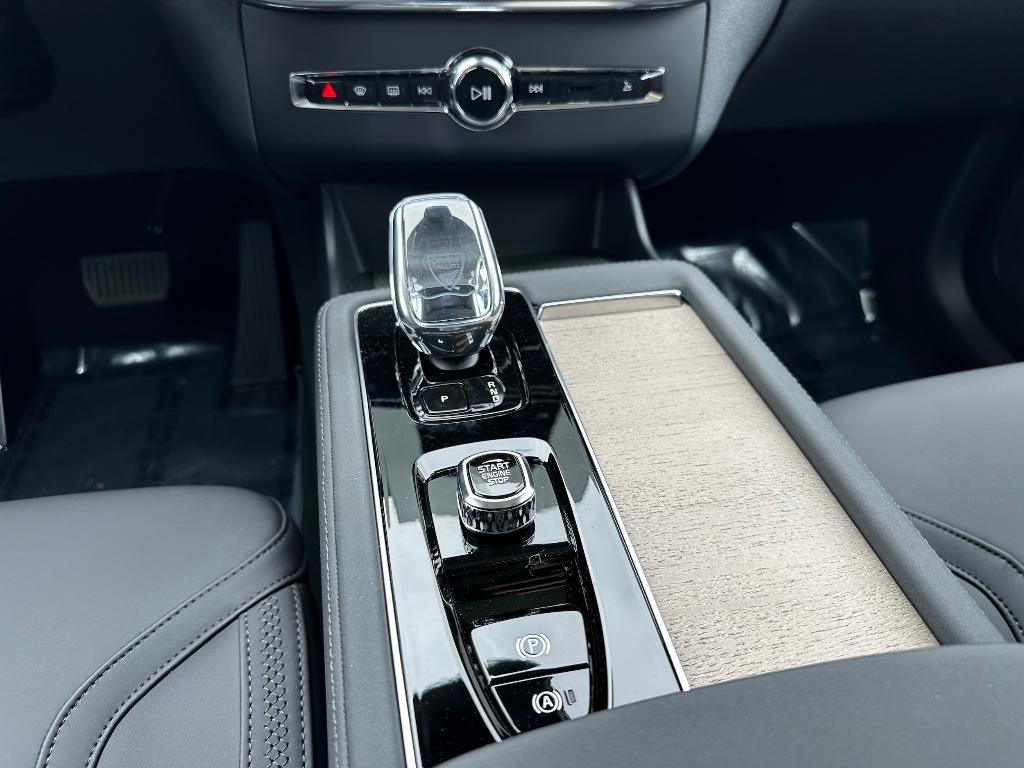 new 2025 Volvo XC90 Plug-In Hybrid car, priced at $78,805