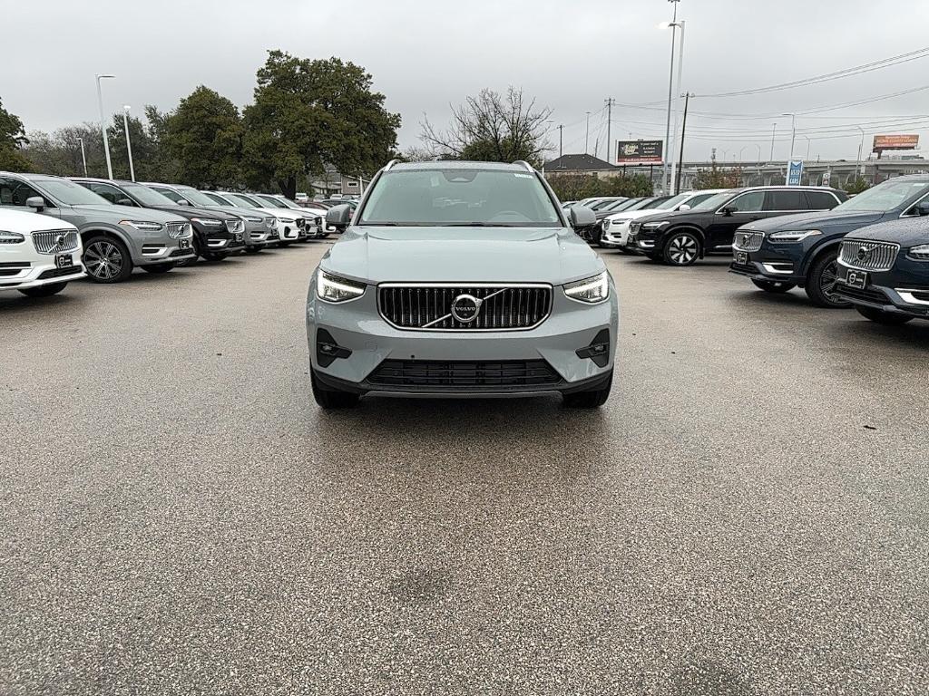 new 2025 Volvo XC40 car, priced at $47,200