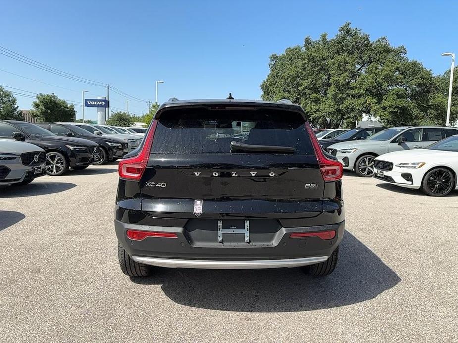 new 2025 Volvo XC40 car, priced at $45,000