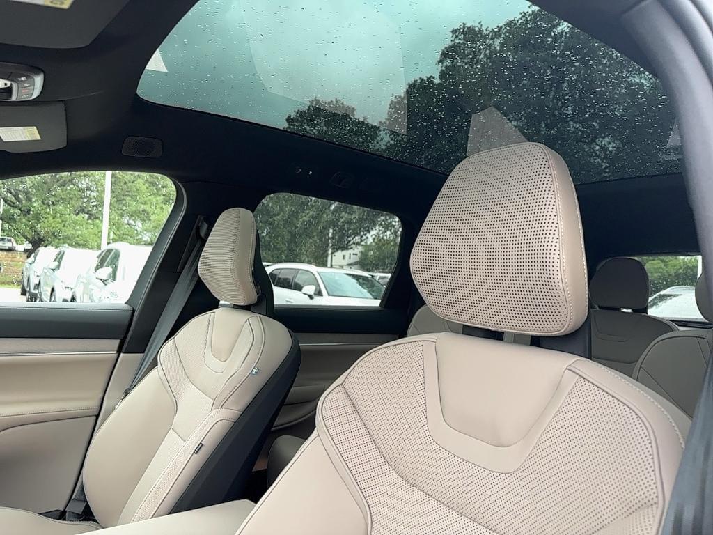 new 2025 Volvo EX90 car, priced at $91,450