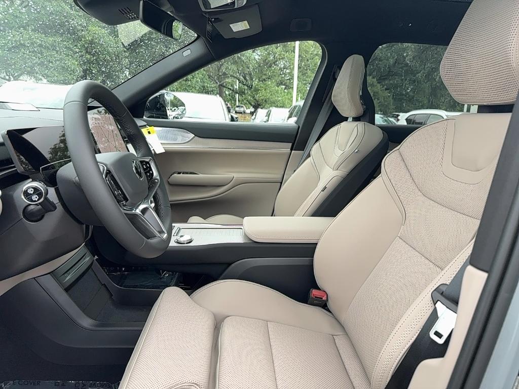 new 2025 Volvo EX90 car, priced at $91,450