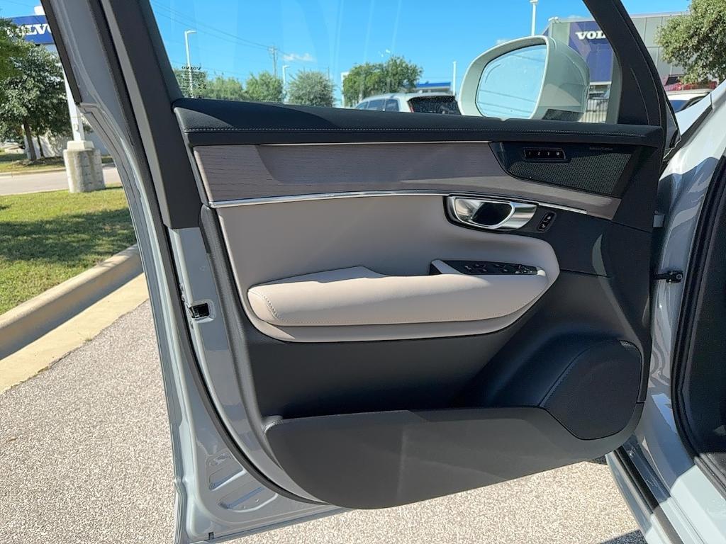 new 2025 Volvo XC90 Plug-In Hybrid car, priced at $78,805